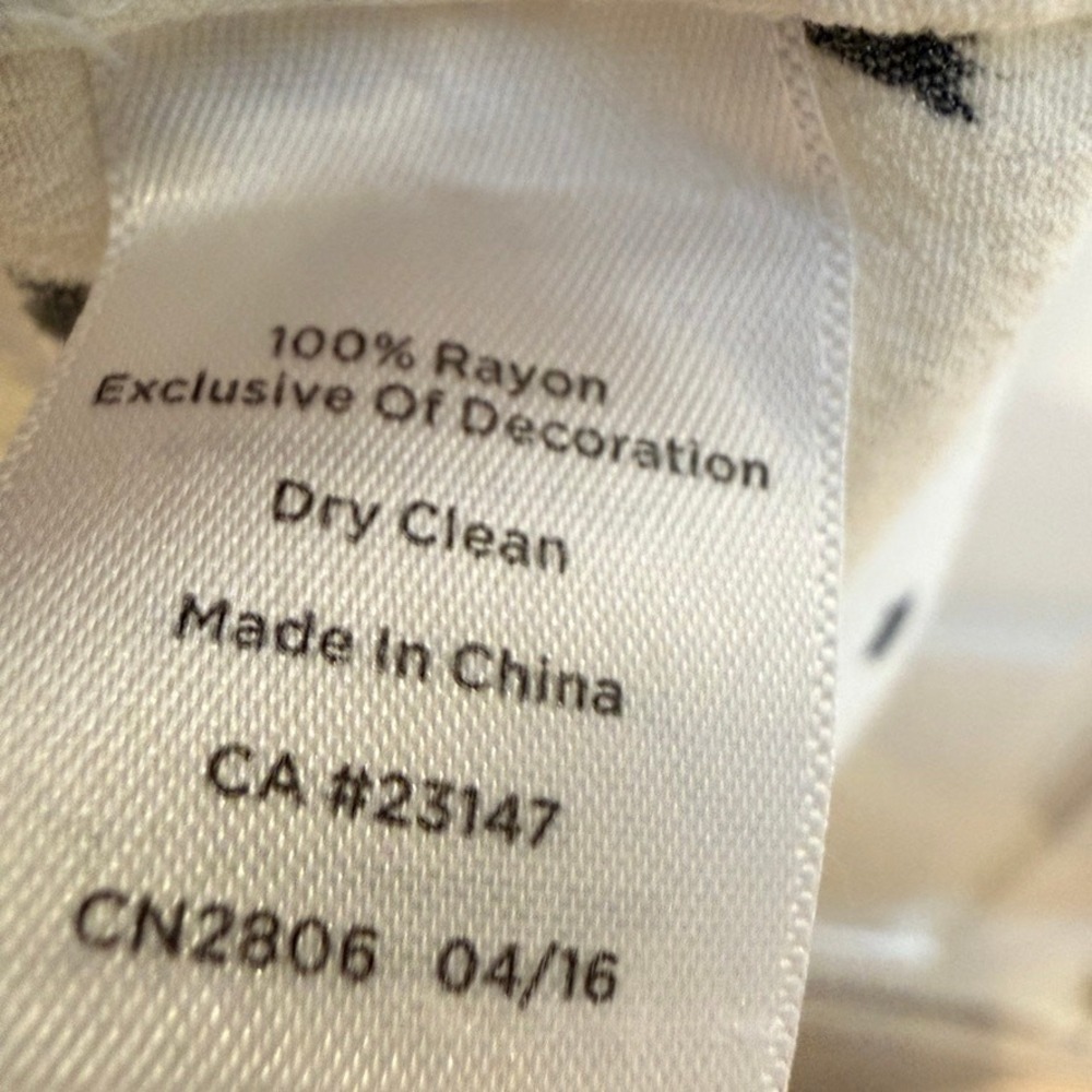 Talbots‎ Woman16W Ivory & Black Sleeveless Textured Yoke Blouse Workwear - Picture 6 of 7